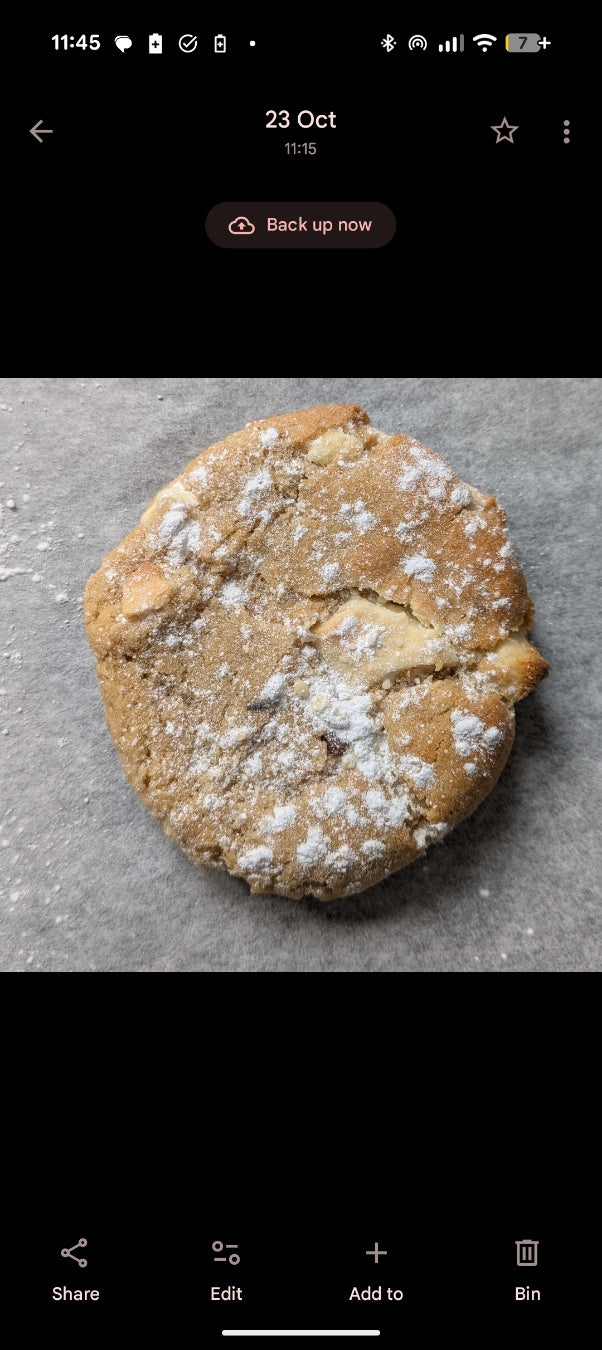 RASPBERRY WHITE CHOCOLATE COOKIE:

"Raspberry and white chocolate cookie"
"Handmade cookie with raspberry and white chocolate chunks"